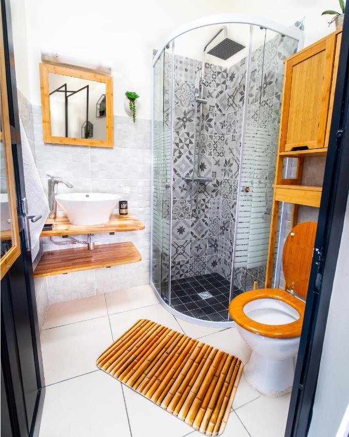 Evasion En Plein Coeur De La Ville Studio Jacuzzis Sauna Et Piscine Au Centre De 路易港 外观 照片