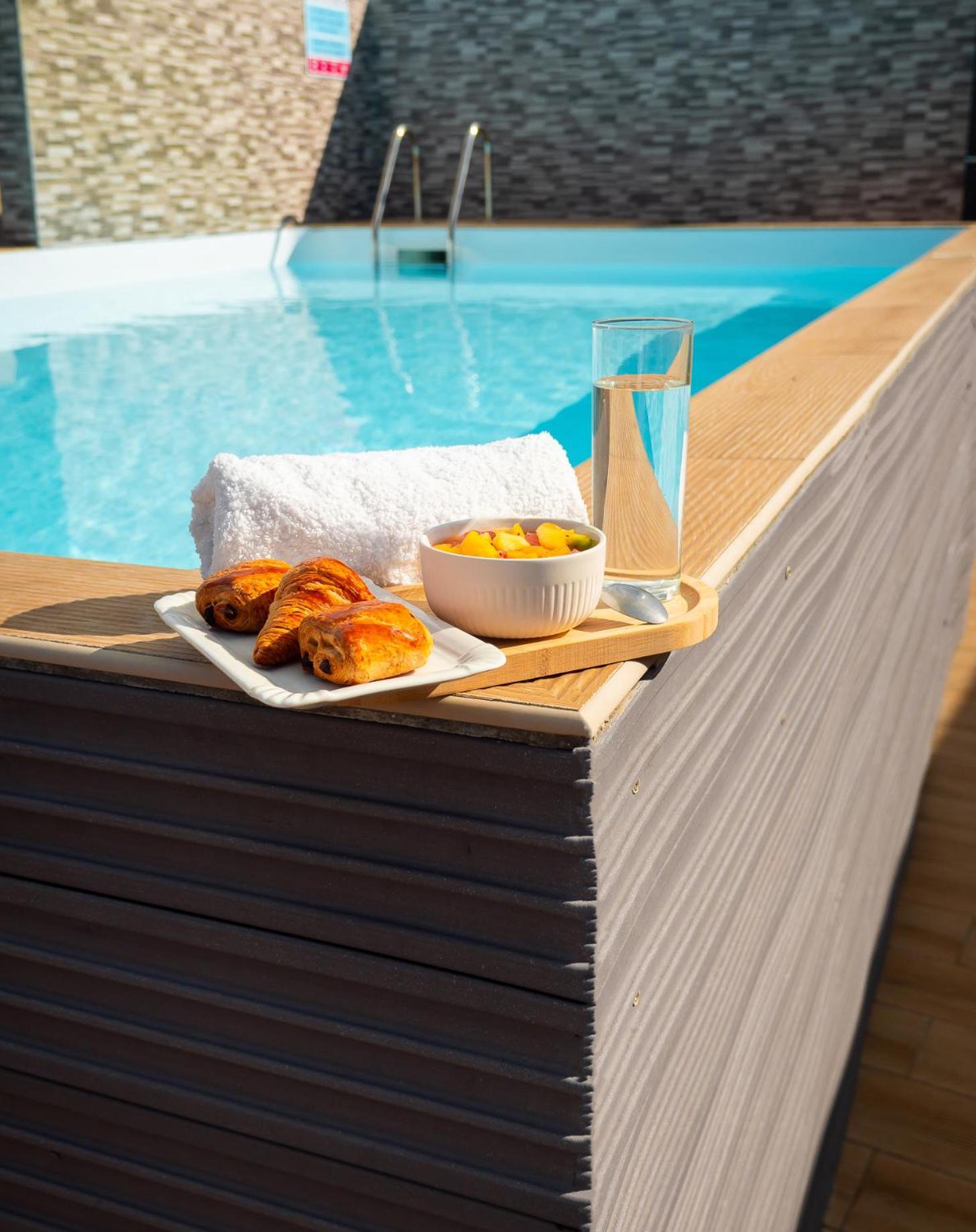 Evasion En Plein Coeur De La Ville Studio Jacuzzis Sauna Et Piscine Au Centre De 路易港 外观 照片