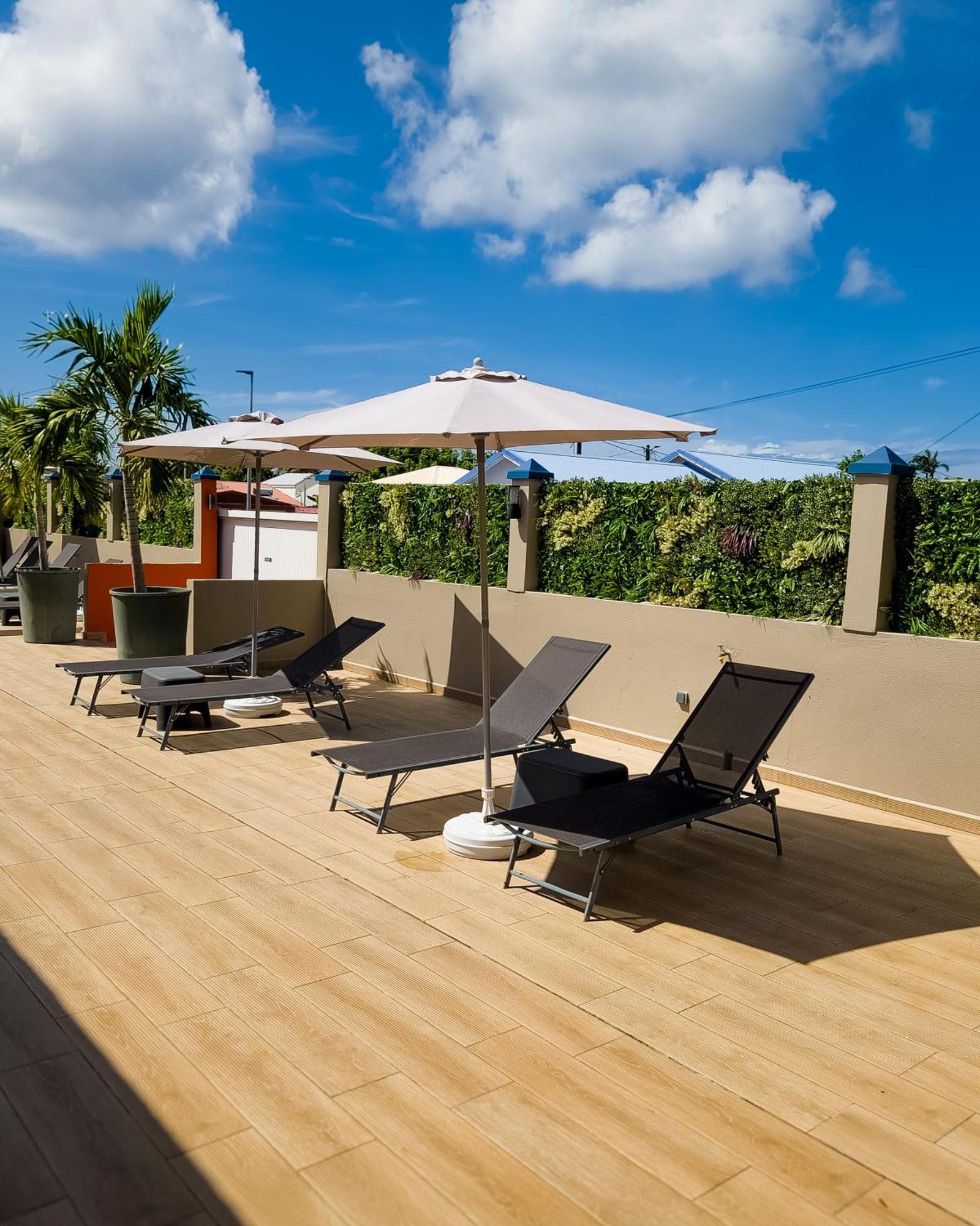 Evasion En Plein Coeur De La Ville Studio Jacuzzis Sauna Et Piscine Au Centre De 路易港 外观 照片